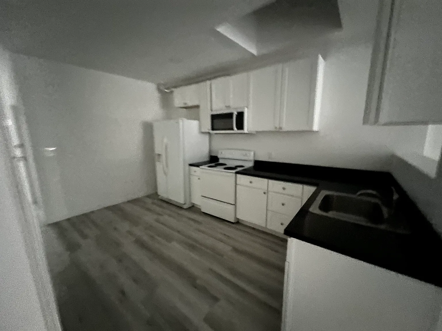 1 bed, 725 sqft, $2,472 — Photo 1