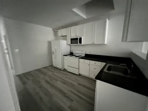 2111 W 54th St #2, Los Angeles, CA 90062