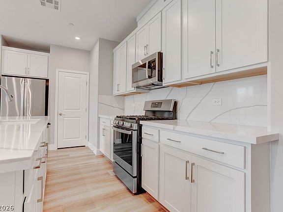 4th image of 646 Infinity Ridge St