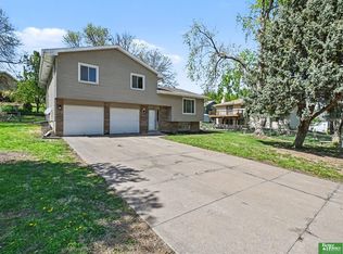906 Overland Trl, Papillion, NE 68046