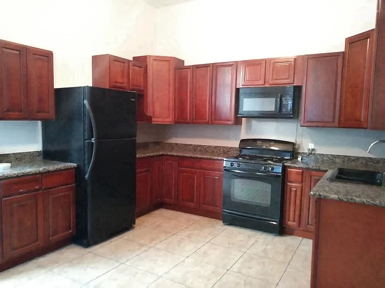 713 N Alexander St — Photo 2