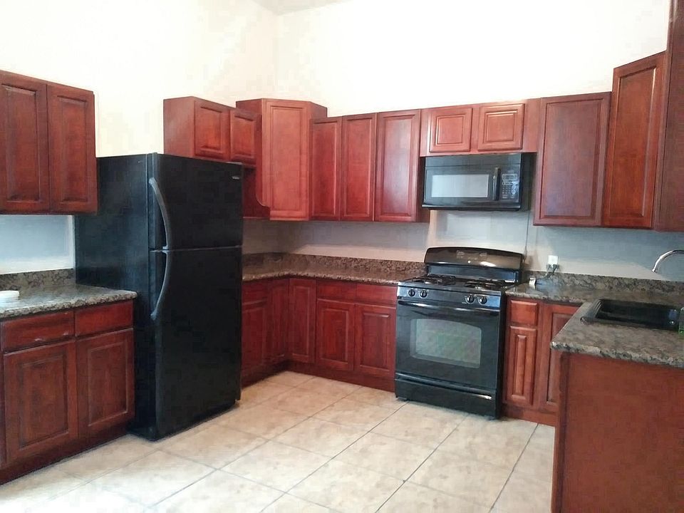 2nd image of 713 N Alexander St