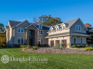 8 Celestial Ct, Saint James, NY 11780