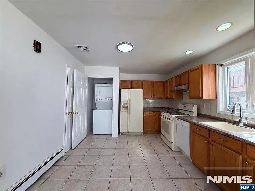 2 bed, 1.0 bath, $2,800 — Photo 3