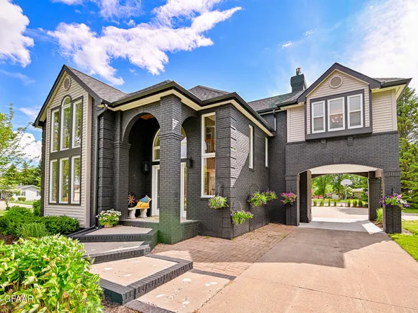 1030 James Ave SE, East Grand Forks, MN 56721