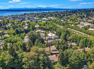 406 10th St APT C202, Kirkland, WA 98033