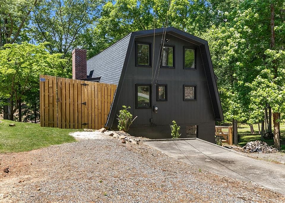 1st image of 18 Oriole Dr