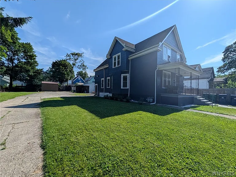325 Box Ave — Photo 24