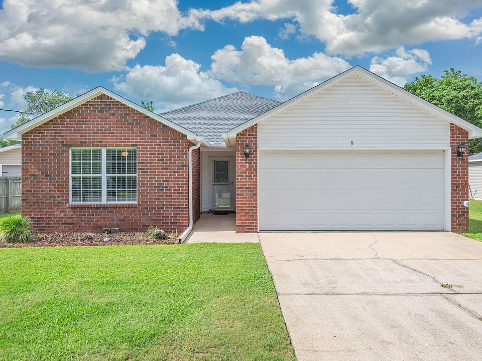 1st image of 9 Newcastle Dr