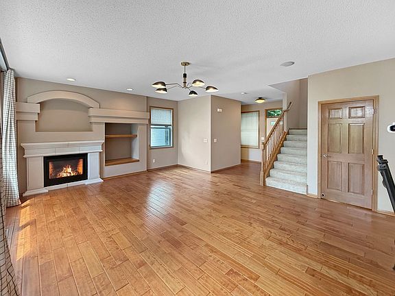 4th image of 815 Newberry Ln