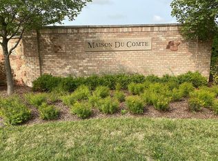 1402 W Rue Paris Pl, Inverness, IL 60067