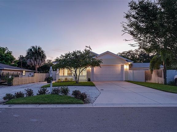 3rd image of 1303 Sutherland Dr