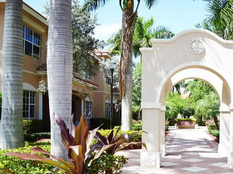 5021 Vine Cliff Way W — Photo 13