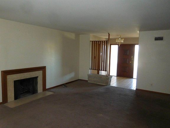 4th image of 1346 N Parkwood Ln