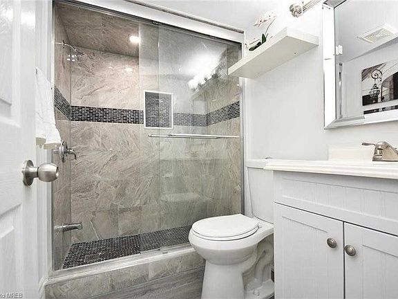 3rd image of 75 McIntyre Cres #9