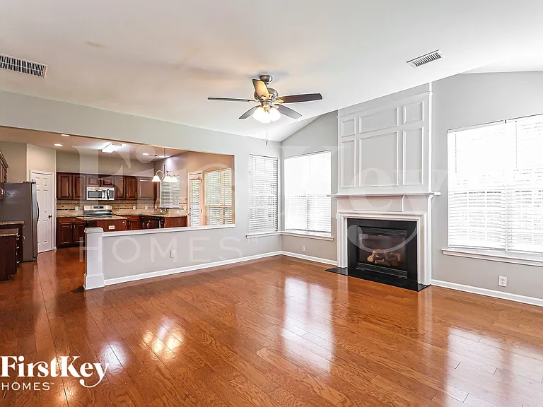 1905 Arbor Crest Ct — Photo 3