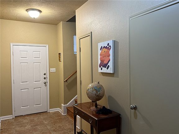 2nd image of 2925 McLaren Dr