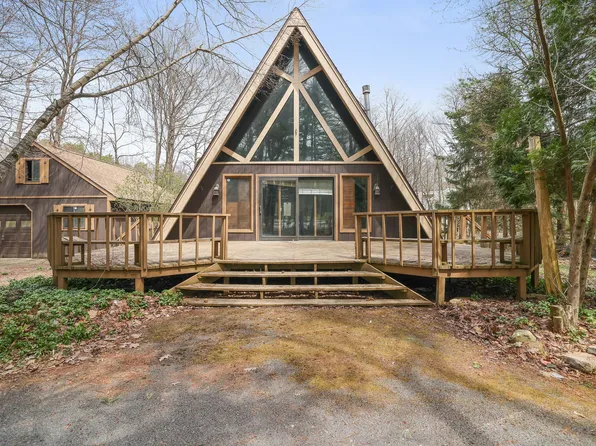 915 Cricket Ln, Long Pond, PA 18334