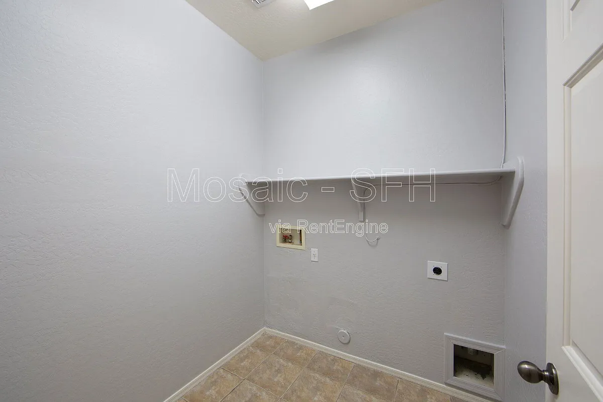 Building Photo - 18545 W Paseo Way