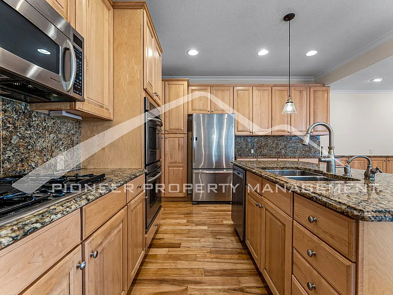 9151 E 29th Ave — Photo 11