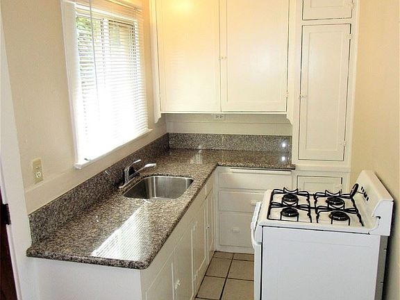 4th image of 214 N Olive St APT 5