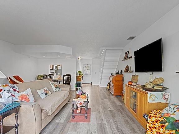 5th image of 5041 Society Place E #D