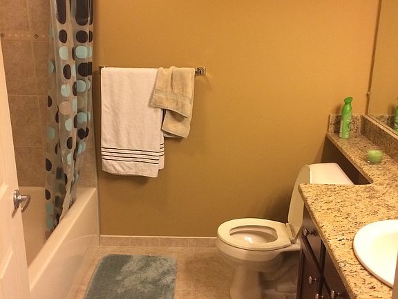 4th image of 2302 Country Club Dr