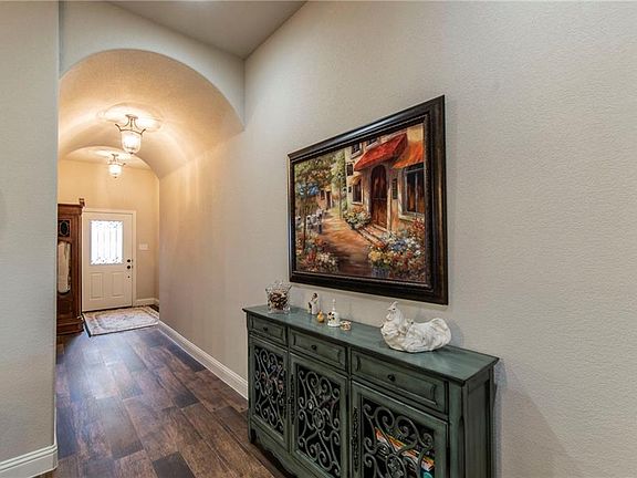 3rd image of 1912 Town Creek Cir