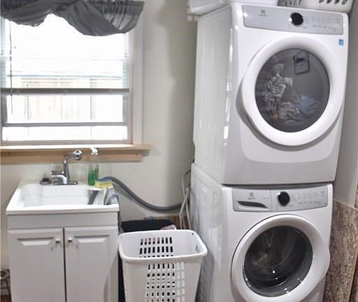 5th image of 1027 Grant St
