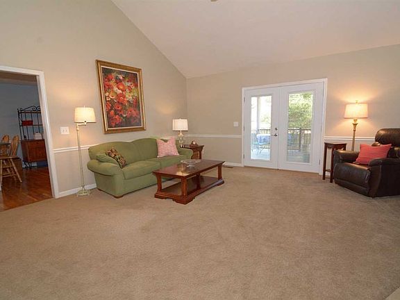 3rd image of 2800 Woodside Dr