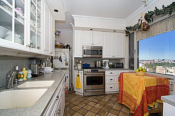 Sold by Adriana Arciello, LREB | media 36