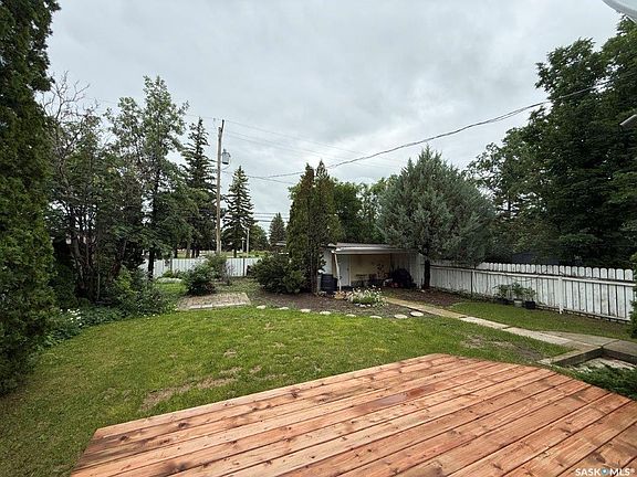 5th image of 212 7th AVENUE W