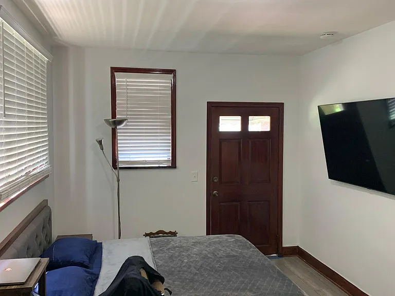 98 Colin St #1S — Photo 6