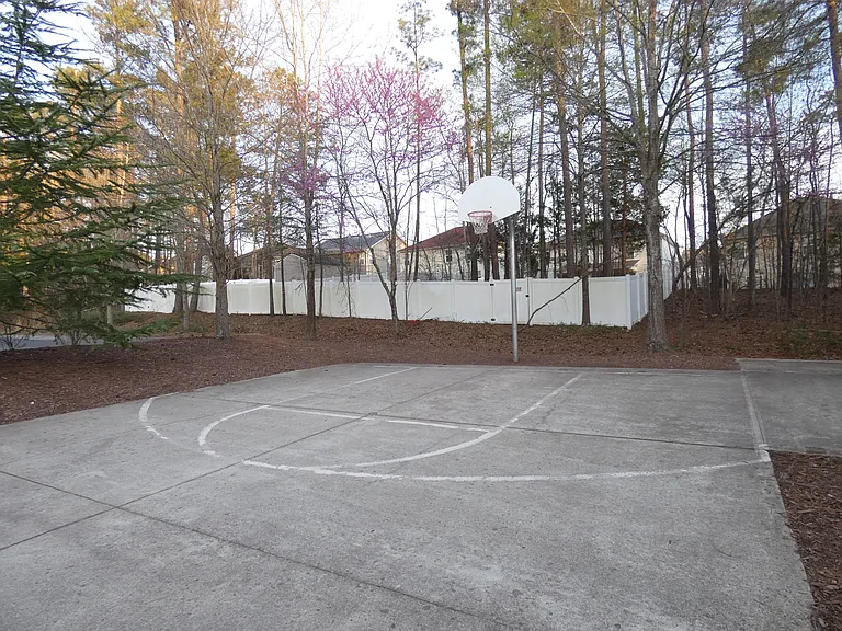 508 Ashburn Ln — Photo 28