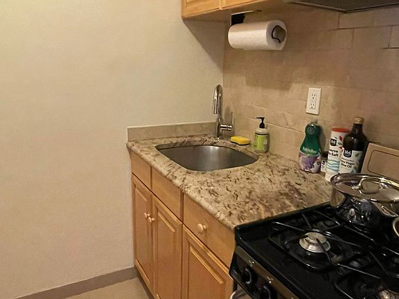 5th image of 25 W 13th St APT 4LS