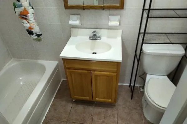 Rented by Metroperty Realty LLC | media 9