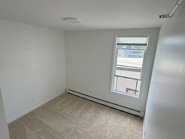 141 N Hamilton St #B — Photo 7