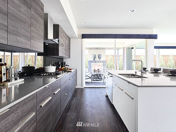5th image of 2461 Vardon Circle SW