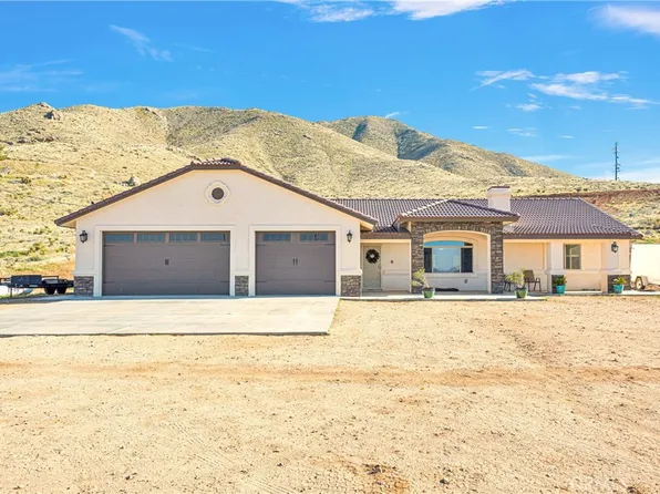 21945 Mountain View Rd, Apple Valley, CA 92308