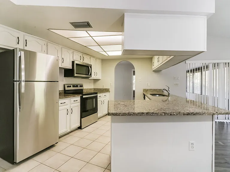 12305 Drake Ln — Photo 7