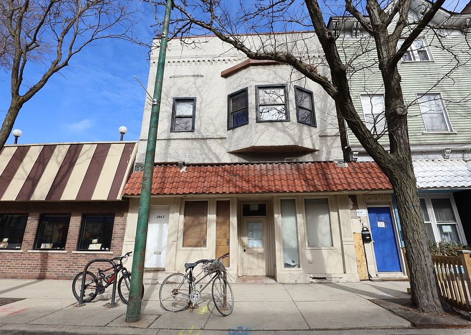 1st image of 2967 N Lincoln Ave #3
