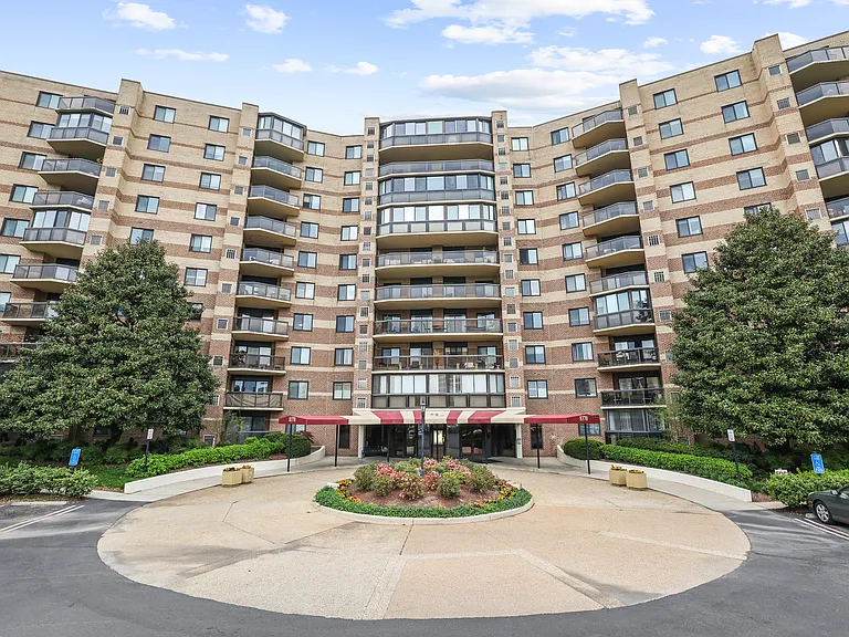 8370 Greensboro Dr #1004 — Photo 1