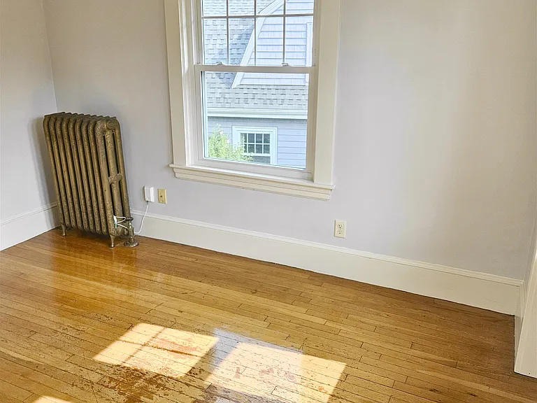 19 Rowe St — Photo 6
