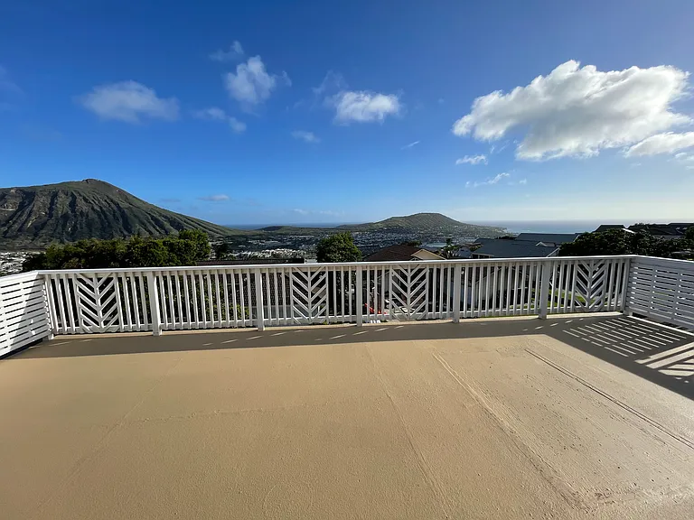 Breathtaking views of mountains and ocean!