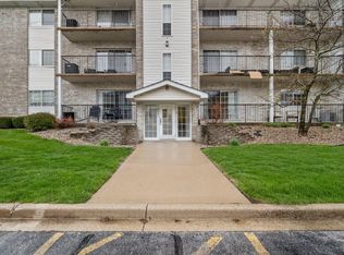 404 Sturdy Rd APT A12, Valparaiso, IN 46383