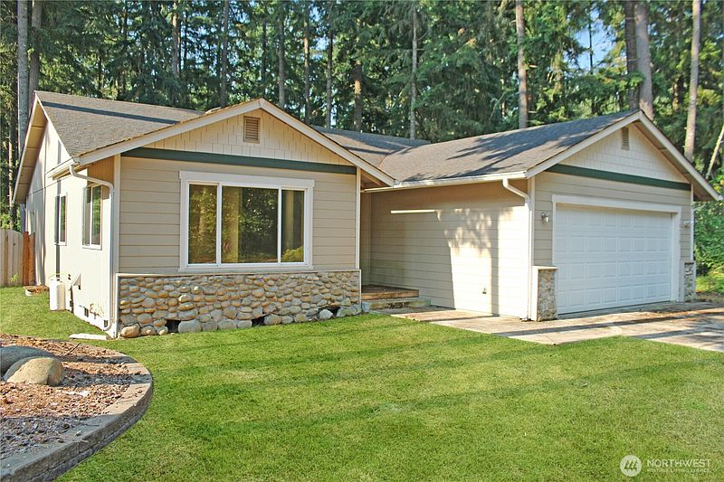 3rd image of 18310 Blue Hills Drive SE