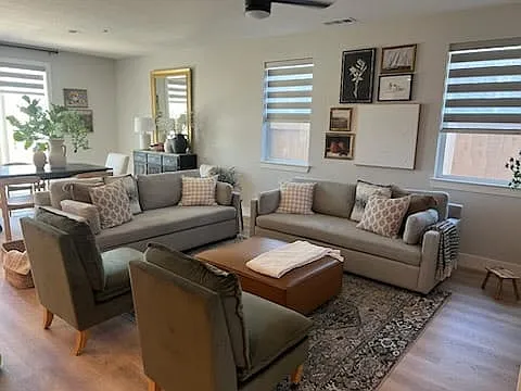5 bed, 2741 sqft, $3,599 — Photo 3