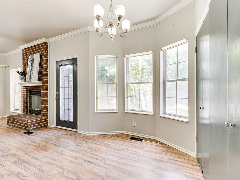 1829 Courtney Ln — Photo 29