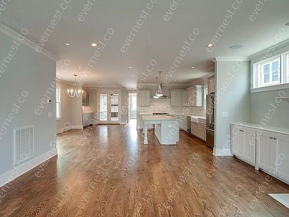 4th image of 837 Clayton Ave