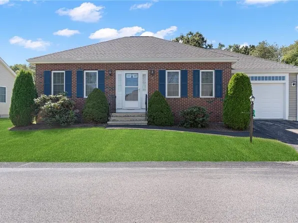 2 Woods Edge Rd, Lakeville, MA 02347